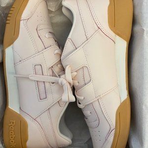 Reebok Women's Workout Lo Plus Sneaker, US 7.5/ UK 5/ EU 38,Pale Pink/Chalk